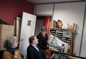 10 octobre 2012: Marie José Verhaeghe, Marc Nys et Monique Ghesquière (de g. à d.) lors d'un réunion marketing de bénévoles dans les locaux d'Habitat et Humanisme Lille (59), France.