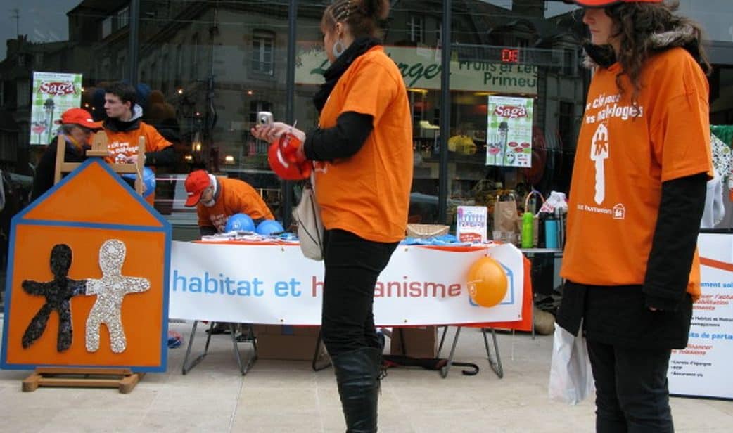 hh56-cml-stand-devant-marché.jpg