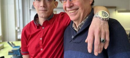 Un bénévole et une personne accueillie par Habitat et Humanisme