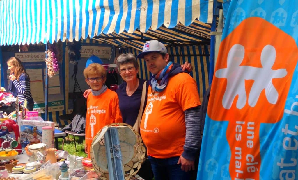 Stand de vente au vide-greniers HH14