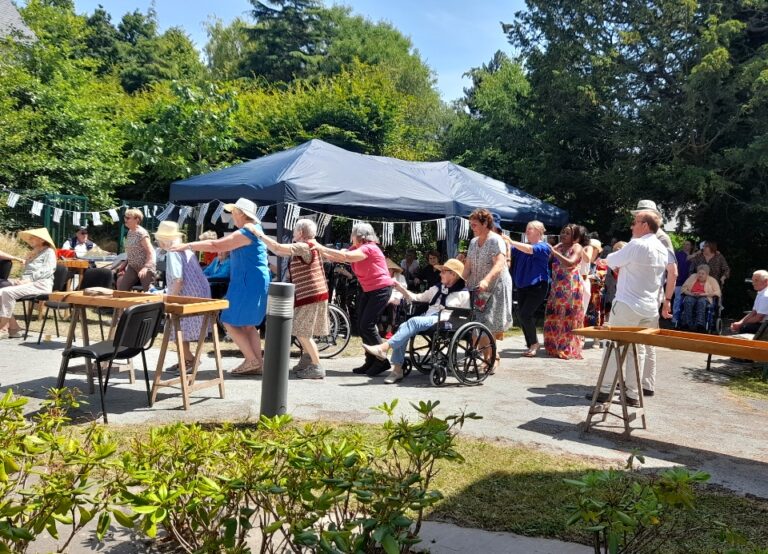 Animation fête en été à l'EHPAD Pont-Pinel