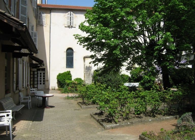 saint-charles-lentree-2.jpg