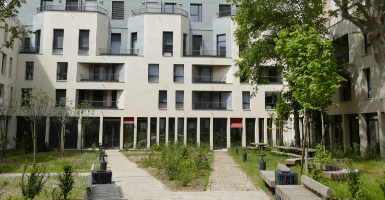 Jardin de la résidence intergénérationnelle Maison Saint-Charles