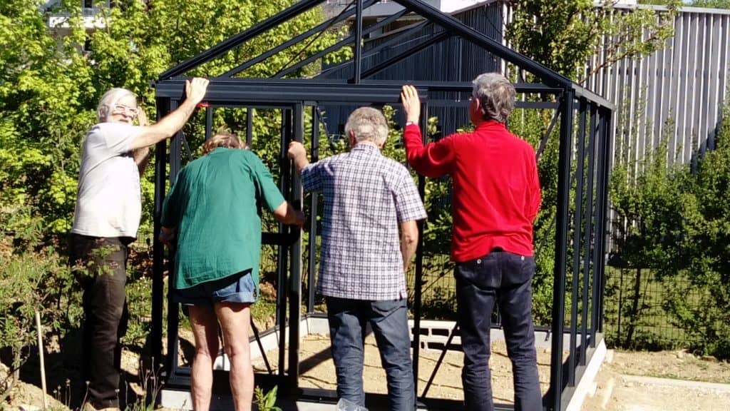 Installation-de-la-serre-à-SOCCO-dos