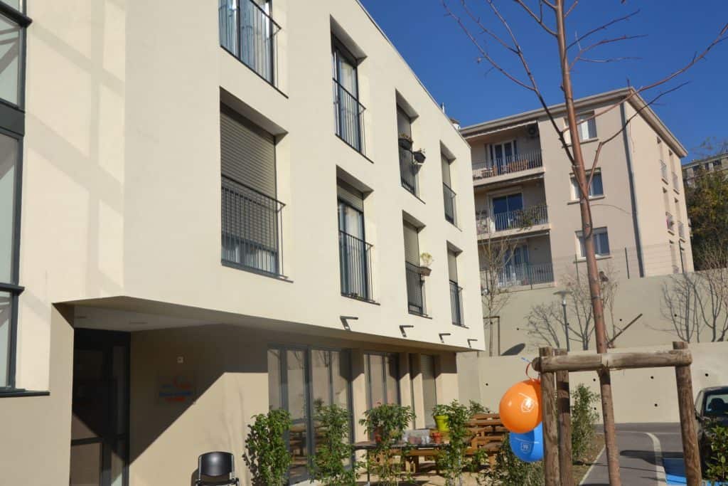 Facade Pension De Famille Cezanne