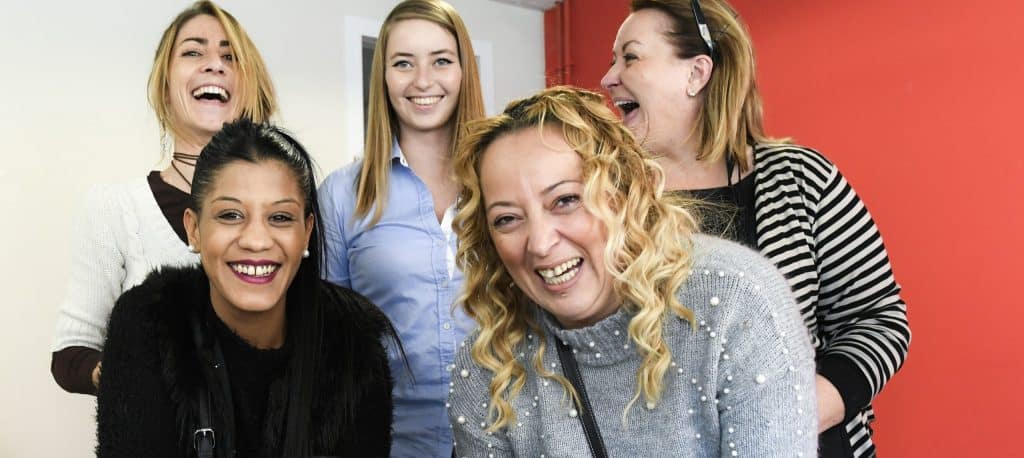 Equipe de bénévoles qui sourient