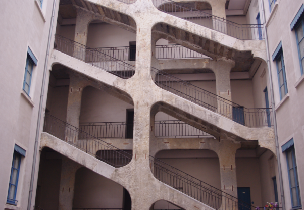 Cour Des Voraces Brutes 04