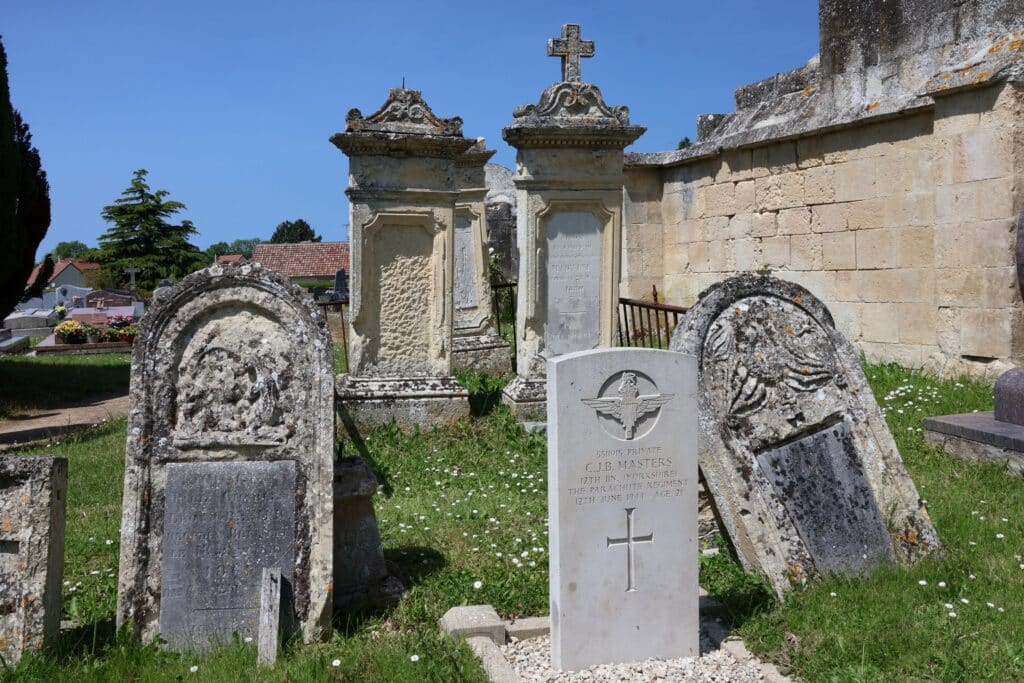 Eglise Saint Pierre à Bréville-les-Monts