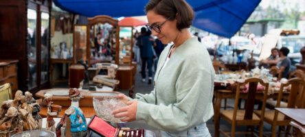 Woman Second Hand Market Medium Shot (1)