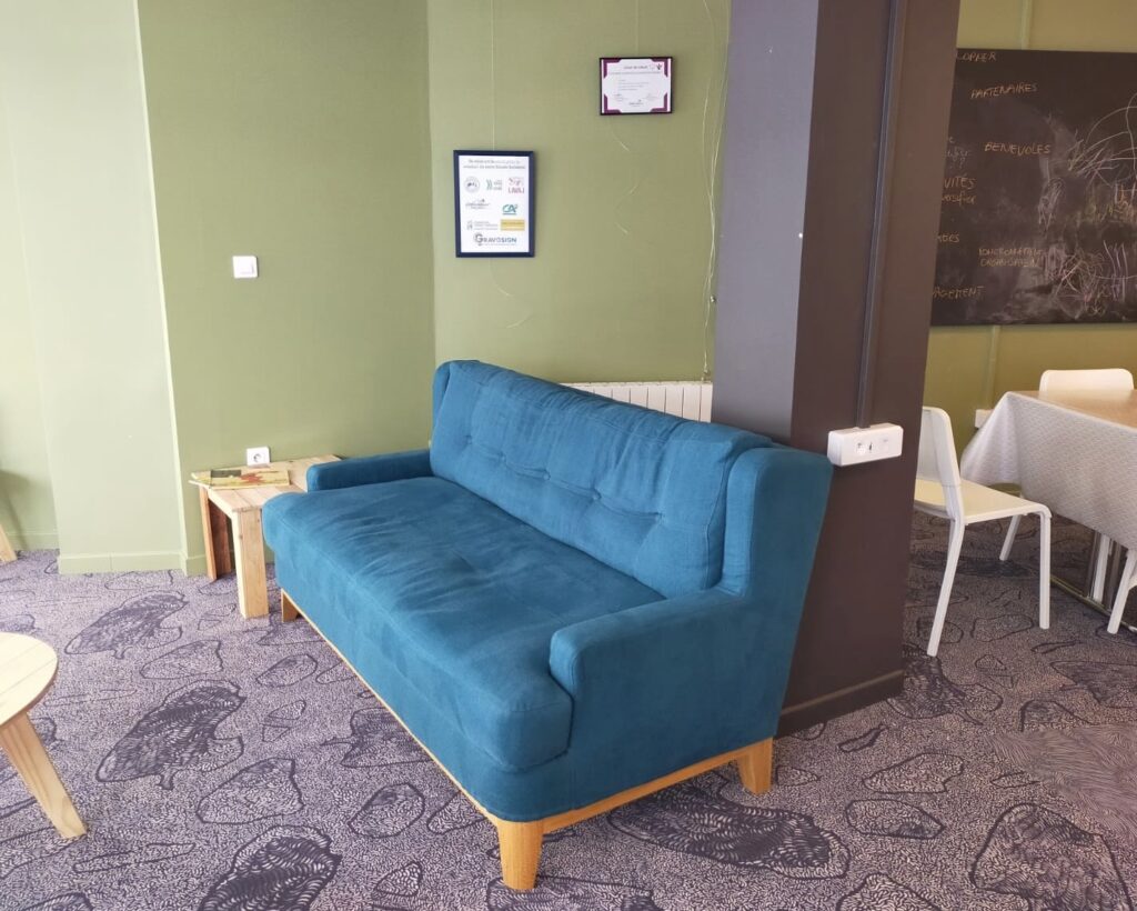 Un canapé de la Manufacture Toiles de Mayenne livré au Mazagran