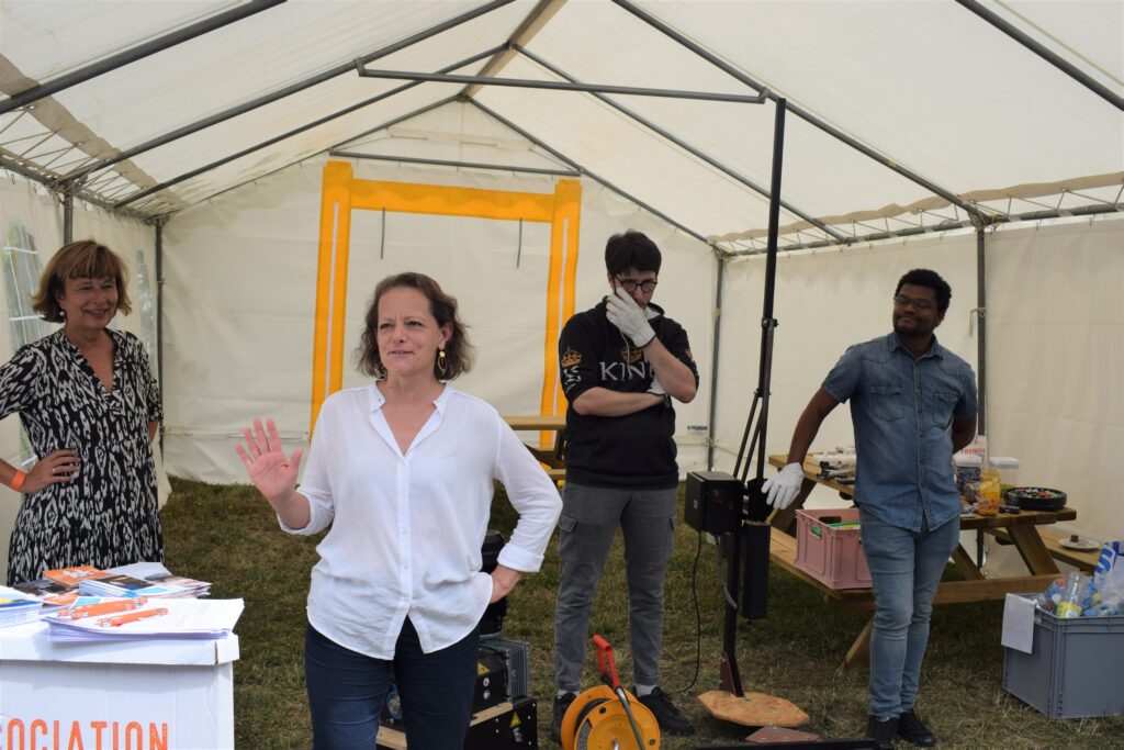  Toujours la dream team pour l'animation de notre atelier solidaire : Brigitte, Valérie, Théo et Sterve, étudiant en Master II ESS (Economie Sociale & Solidaire) ! 