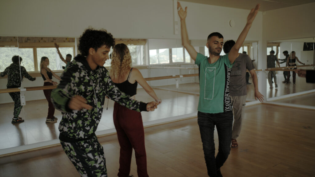 Clipic 21 Fares Leana Naeem ©ocho Equis