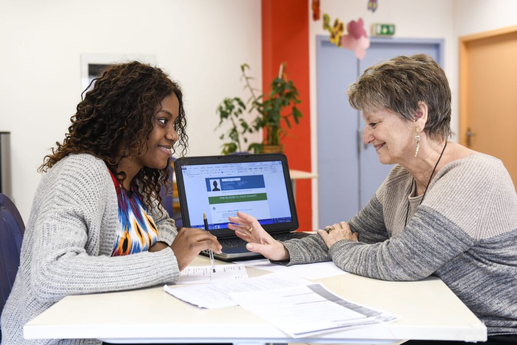 Femme Atelier Numérique D'insertion Professionnelle Dr