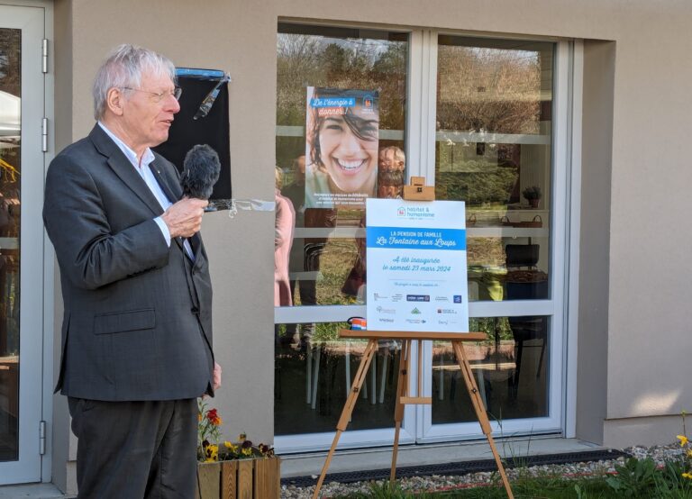 Bernard Devert prend la parole pour l'inauguration de la PDF