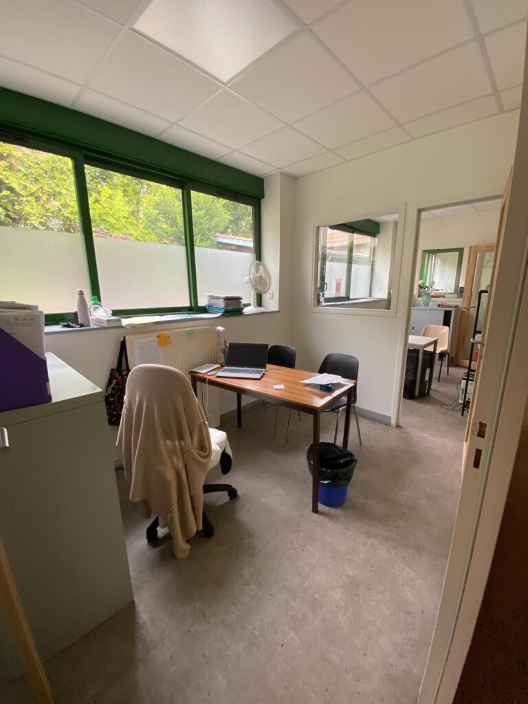 Les bureaux pour les entretiens individuels