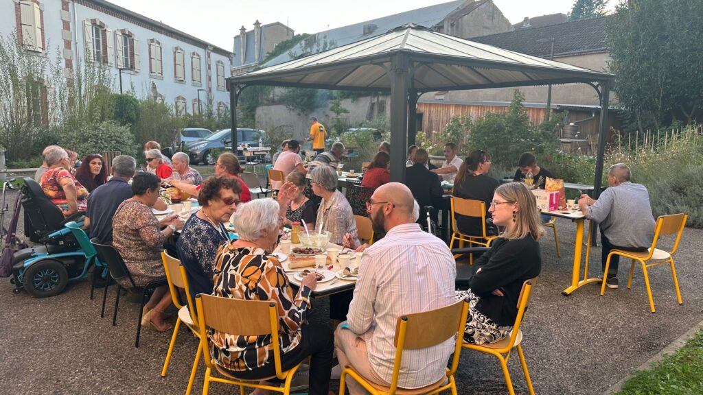 Barbecue Aout 2024 maison intergénérationnelle de toul (54)
