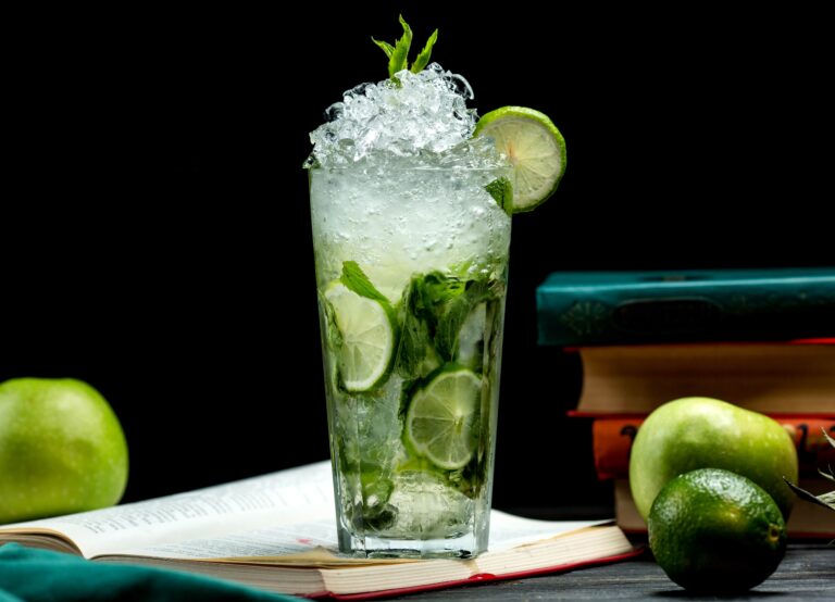 Verre De Mojito Au Citron Vert Menthe Et Glace Min