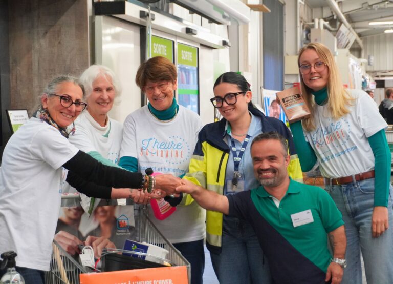 Pour clôturer la Semaine de l'Heure Solidaire, le magasin Leroy Merlin de Clermont-Ferrand a accueilli l'équipe d'Habitat et Humanisme Auvergne pour sa collecte solidaire annuelle. 